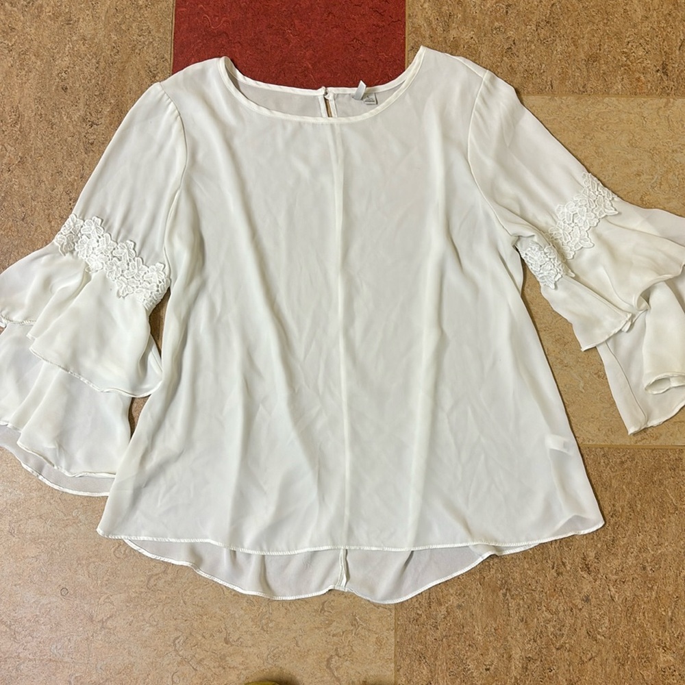 Womenโs blouse